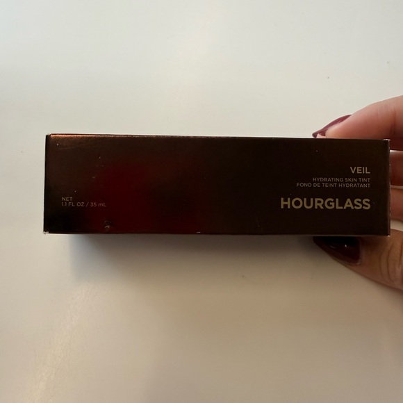 Hourglass Veil Hydrating Skin Tint - Picture 1 of 5